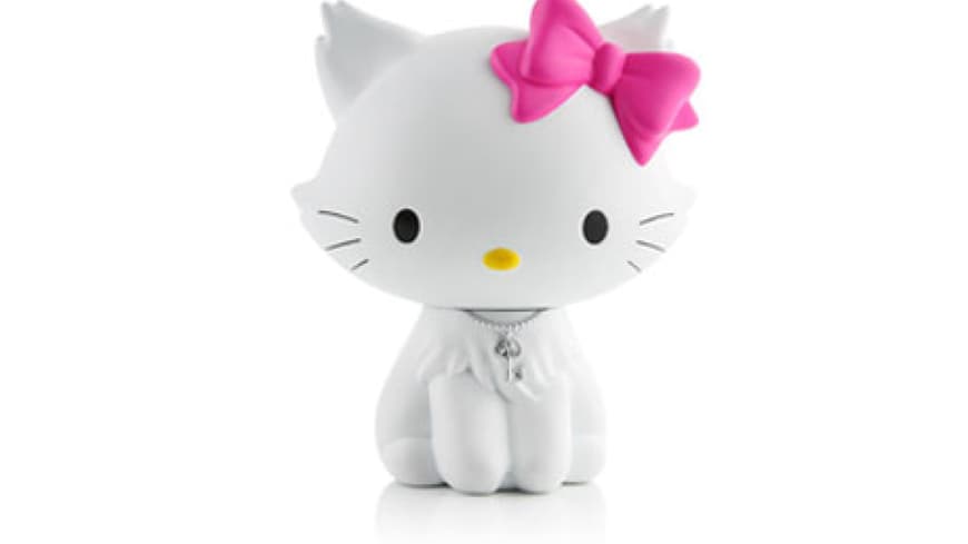 Dürfen wir vorstellen: Hello Kitty's neue Freundin Charmmykitty. In ihr versteckt sich eine Ladung Badeschaum. Ca. 8 Euro, exklusiv bei Douglas Dürfen wir vorstellen: Hello Kitty's neue Freundin Charmmykitty. In ihr versteckt sich eine Ladung Badeschaum. Ca. 8 Euro, exklusiv bei Douglas