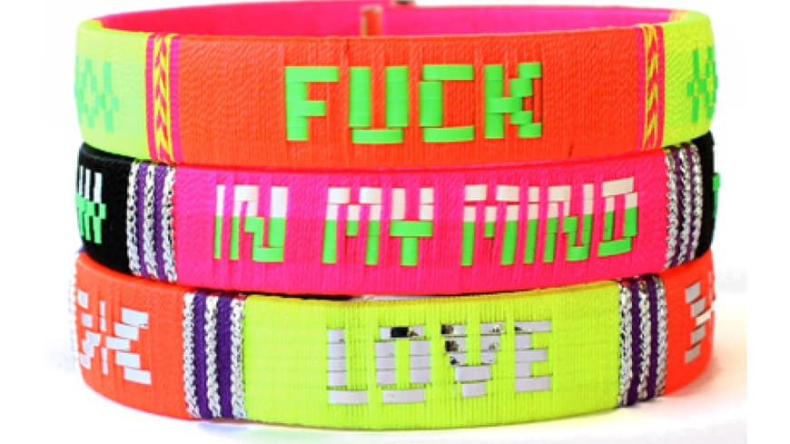 13. Oktober 2012: What the f*ck...?!? Mit eindeutigen Botschaften ziehen die quietschbunten Armbänder alle Blicke auf sich. 3er-Set über lestrouvaillesdelsa.fr, ca. 40 Euro 13. Oktober 2012: What the f*ck...?!? Mit eindeutigen Botschaften ziehen die quietschbunten Armbänder alle Blicke auf sich. 3er-Set über lestrouvaillesdelsa.fr, ca. 40 Euro