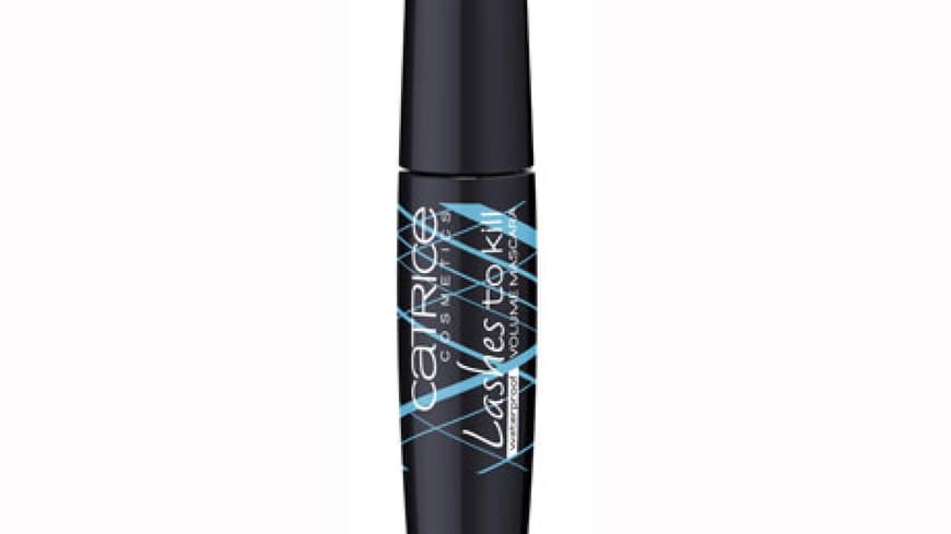 Als essentielles Finish für die dramatischen Smokey Eyes greift January zu einer Volumen Mascara und tuscht die Wimpern zwei- bis dreimal. Fertig ist der große Auftritt! Als essentielles Finish für die dramatischen Smokey Eyes greift January zu einer Volumen Mascara und tuscht die Wimpern zwei- bis dreimal. Fertig ist der große Auftritt!