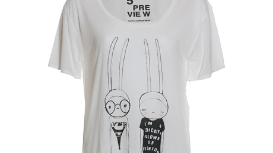 9. August 2012: Zwei Fashion-Bunnys unter sich: witziges Print-Shirt von 5preview über antecedens.de, ca. 80 Euro 9. August 2012: Zwei Fashion-Bunnys unter sich: witziges Print-Shirt von 5preview über antecedens.de, ca. 80 Euro