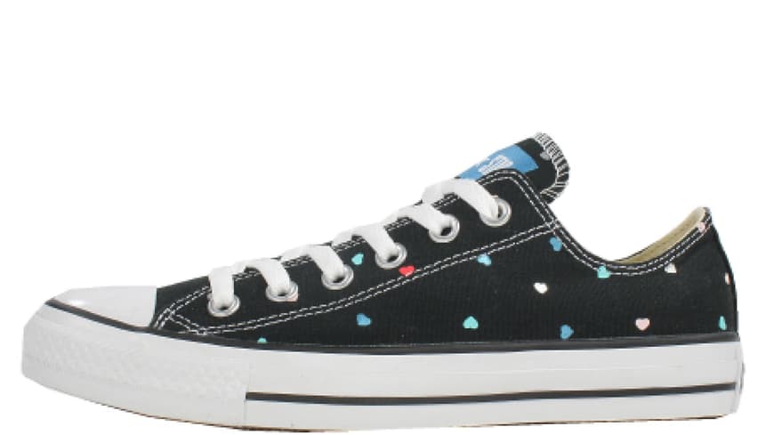 Chucks mit bunten Herzchen von Converse, ca. 60 Euro Chucks mit bunten Herzchen von Converse, ca. 60 Euro