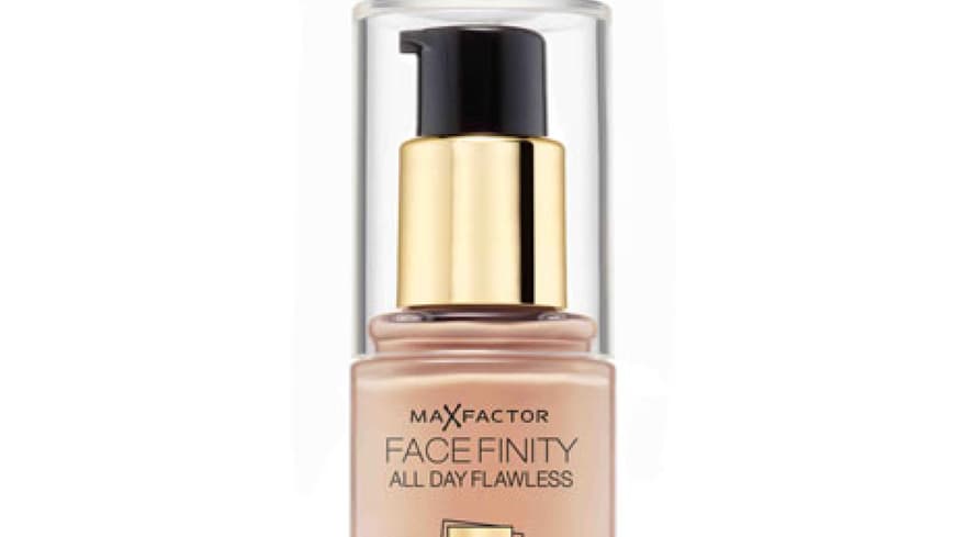 Für einen perfekten Teint kommen gerne Primer, Concealer und Foundation zum Einsatz. Nun gibt es eine Foundation, die alle drei Produkte in sich vereint. Spart Zeit und Aufwand. Für einen perfekten Teint kommen gerne Primer, Concealer und Foundation zum Einsatz. Nun gibt es eine Foundation, die alle drei Produkte in sich vereint. Spart Zeit und Aufwand.