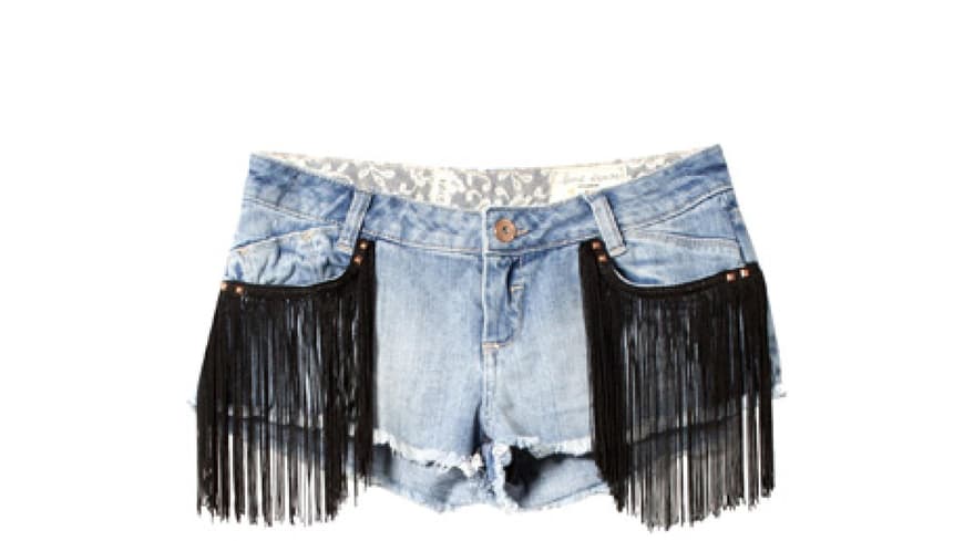 26. Oktober 2012: Howdy girls! Der Western-Trend ist zurück. Das feiern wir am besten mit der Denim-Shorts mit Westernfransen. Shorts über pullandbear.com, ca. 25 Euro. 26. Oktober 2012: Howdy girls! Der Western-Trend ist zurück. Das feiern wir am besten mit der Denim-Shorts mit Westernfransen. Shorts über pullandbear.com, ca. 25 Euro.