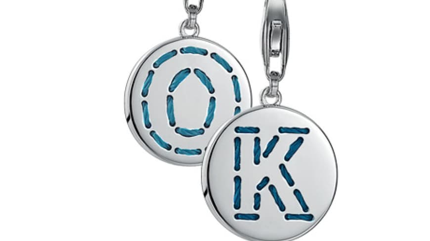 13. September 2012: Die Buchstaben-Charms von Esprit Jewel finden wir einfach toll. Für Intitialen oder wie hier den Namen der Lieblings-Zeitschrift besonders gut geeignet! Charms ab ca. 40 Euro 13. September 2012: Die Buchstaben-Charms von Esprit Jewel finden wir einfach toll. Für Intitialen oder wie hier den Namen der Lieblings-Zeitschrift besonders gut geeignet! Charms ab ca. 40 Euro