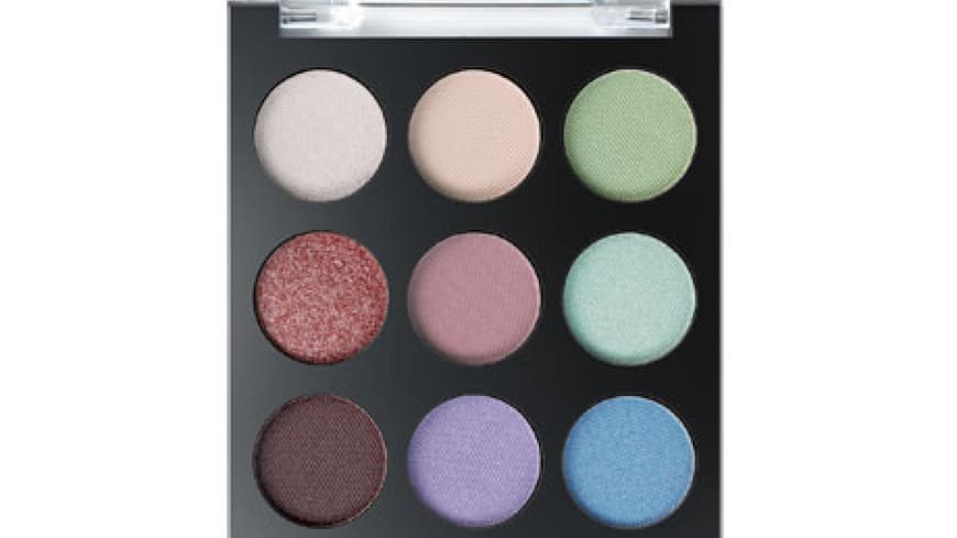 Augenblick mal, an dieser hübschen Lidschattenpalette wollen wir doch nicht einfach vorbeilaufen! Mit ihren 12 herbstlichen Nuancen bietet sie unzählige Möglichkeiten und ist gleichzeitig so klein, dass sie in jede Handtasche passt. Augenblick mal, an dieser hübschen Lidschattenpalette wollen wir doch nicht einfach vorbeilaufen! Mit ihren 12 herbstlichen Nuancen bietet sie unzählige Möglichkeiten und ist gleichzeitig so klein, dass sie in jede Handtasche passt.