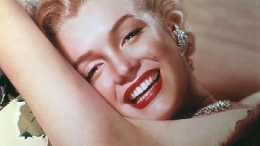 Die Schauspielerin, die mit bürgerlichem Namen Norma Jean hieß, kennt man aus Filmen wie Die Schauspielerin, die mit bürgerlichem Namen Norma Jean hieß, kennt man aus Filmen wie
