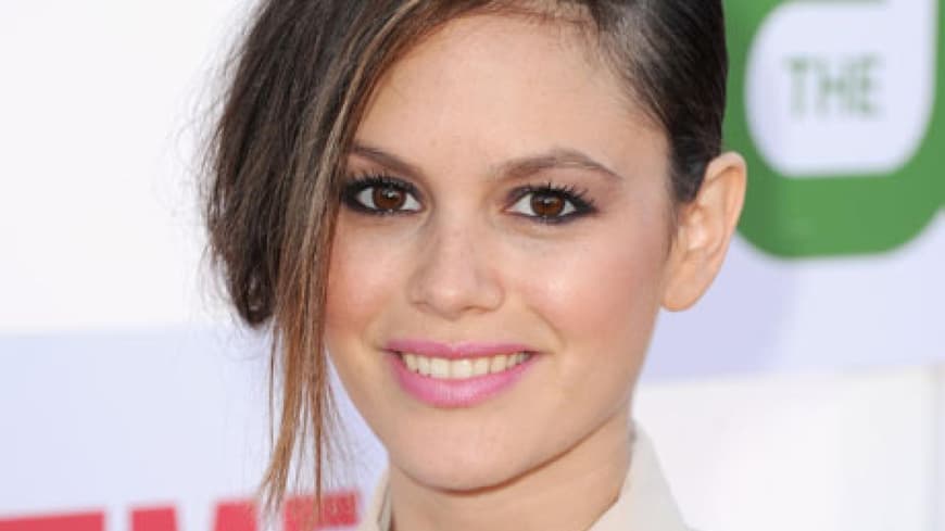 TREND No. 1: SCHWARZER EYELINER Schauspielerin Rachel Bilson eröffnet die Beauty-Trend-Strecke für die kommende Herbst/Winter-Saison und beweist schon jetzt reichlich Stilgefühl mit ihren schwarz umrahmten Augen. TREND No. 1: SCHWARZER EYELINER Schauspielerin Rachel Bilson eröffnet die Beauty-Trend-Strecke für die kommende Herbst/Winter-Saison und beweist schon jetzt reichlich Stilgefühl mit ihren schwarz umrahmten Augen.