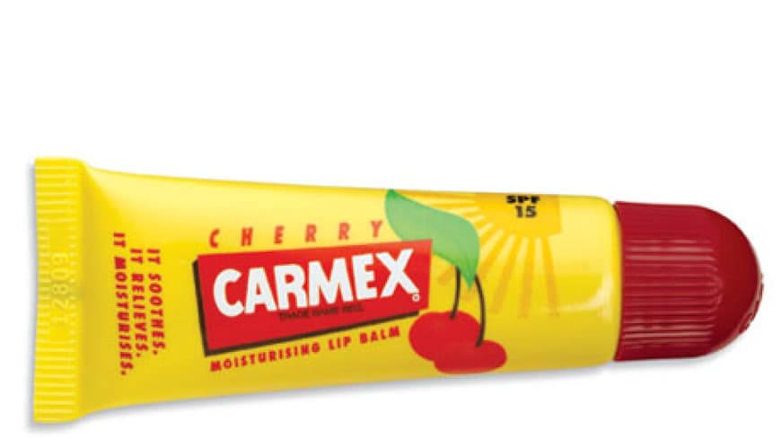 Kirschzarte Küsse garantiert!´ Carmex Cherry schmeckt nicht nur herrlich fruchtig, sondern sorgt auch für eine Extraportion Pflege und verleiht den Lippen einen zarten Glanz. Neu in Deutschland, ab 1,99 Euro´ Kirschzarte Küsse garantiert!´ Carmex Cherry schmeckt nicht nur herrlich fruchtig, sondern sorgt auch für eine Extraportion Pflege und verleiht den Lippen einen zarten Glanz. Neu in Deutschland, ab 1,99 Euro´