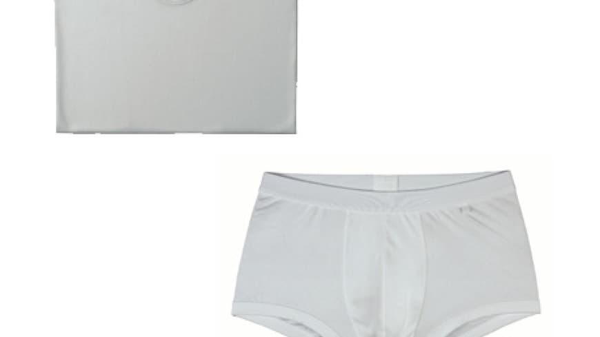 Hier gibt es auch ein Wäscheset für den Mann. Aus edler Sea Island Baumwolle von Zimmerli im Set ca. 180 Euro Hier gibt es auch ein Wäscheset für den Mann. Aus edler Sea Island Baumwolle von Zimmerli im Set ca. 180 Euro