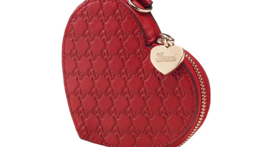 Darin hat nur das Nötigste Platz (z.âB. ein Foto des Liebsten): Geldbörse aus Leder von Gucci, ca. 165 Euro Darin hat nur das Nötigste Platz (z.âB. ein Foto des Liebsten): Geldbörse aus Leder von Gucci, ca. 165 Euro