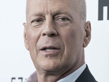 Bruce Willis guckt ernst