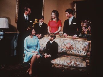 Familienfoto der britischen Königsfamilie: Die Queen, Prinz Philip, Prinz Andrew, Prinzessin Anne, Prinz Edward und König Charles
