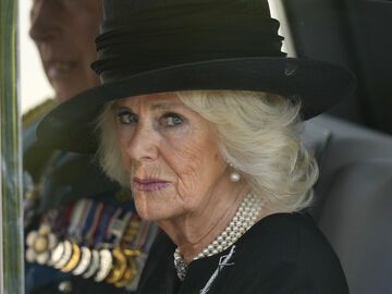 Königsgemahlin Camilla beim Staatsbegräbnis der Queen