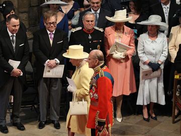 Elton John bei Kates und Williams Hochzeit, zu sehen mit Queen Elizabeth und Prinz Philip