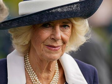 Queen Consort Camilla schaut unsicher 