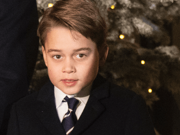 Prinz George in Anzug und Krawatte Weihnachten 2022
