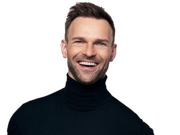 Vadim Garbuzov Let's Dance 2023 Profi-Cast RTL schwarzer Pullover