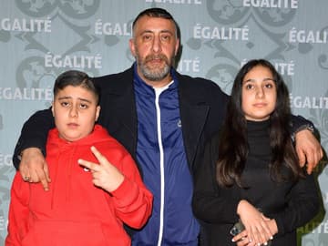 Kida Khodr Ramadan mit seinen Kindern Momo und Dunya.