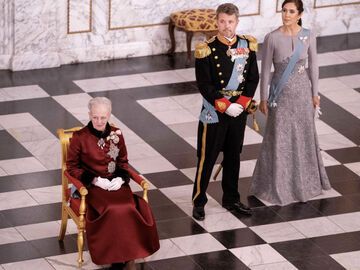Königin Margrethe, Prinz Frederik und Prinzessin Mary. 