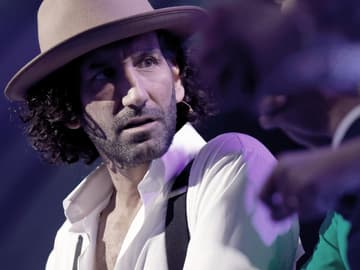 Massimo Sinató guckt bei "Let's Dance" geschockt zur Seite
