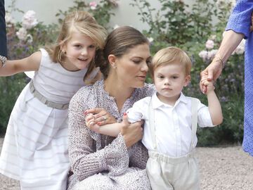 Prinzessin Estelle mit Mama Prinzessin Victoria und Prinz Oscar.