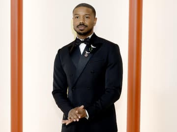 Michael B. Jordan Oscars 2023 schwarzer Anzug