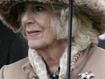 Queen Consort Camilla guck traurig zur Seite