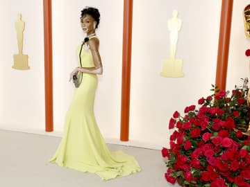 Winnie Harlow Oscars 2023 gelbes Kleid