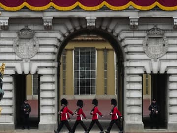 Buckingham-Palast, Krönung 2923. 