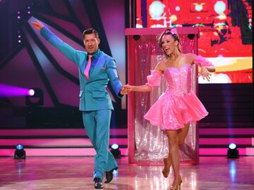 Philipp Boy und Patricija Ionel tanzen zu "Barbie & Ken" im "Let's Dance"-Finale