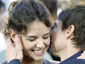 Ihre Auftritte werden zur übertriebenen Liebes-Show: Überall, wo Tom Cruise und Katie Holmes auftreten, bekennen sie öffentlich ihre Gefühle zueinander. Doch ist das glaubhaft?