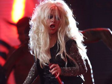 Christina Aguilera sorgte nicht nur mit ihrem Power-Auftritt für erstaunte Blicke, sondern auch mit ihrer Figur
