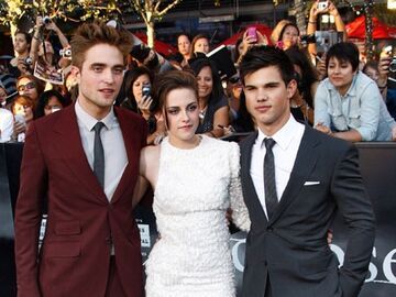 Multi-Millionäre: Angeblich können die drei Hauptdarsteller Robert, Kristen und Taylor mit den letzten beiden "Twilight"-Filmen jeder bis zu 41 Millionen Dollar verdienen. Denn neben einer Rekordgage von 25 Millionen Dollar bekommt jeder zusätzlich einen Teil des Einspielergebnisses