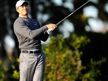 Er spielt wieder! Golf-Star Tiger Woods ist zurück auf dem Rasen und tut das, was er am besten kann 