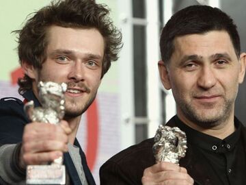 Die beiden russischen Schauspieler Grigory Dobrygin und Sergei Puskepalis freuten sich jeder über einen silbernen Bären als beste Schauspieler für den Film "How I Ended This Summer"