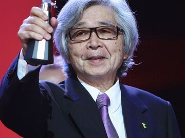 Der japanische Regisseur Yoji Yamada wurde mit der Berlinale-Kamera ausgezeichnet. Mit diesem Preis werden Menschen ausgezeichnet, die sich um die Berlinale verdient gemacht haben