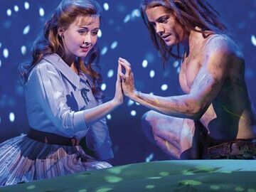 "Tarzan" und "Jane" finden zueinander. Die beiden Hauptdarsteller Anton Zetterholm und Elisabeth Hübert gewannen 2008 ihre Rollen in dem TV-Casting "Ich Tarzan, du Jane"
