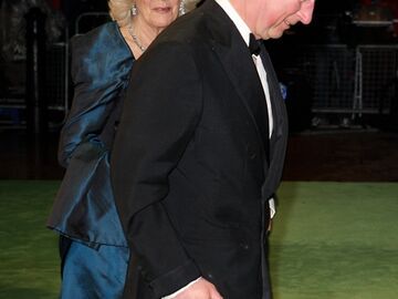 Große Ehre: Selbst Prince Charles und Gattin Camilla Parker Bowles wollten sich die Weltpremiere nicht entgehen lassen