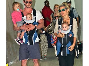 Chris Hemsworth und seine Familie am Flughafen