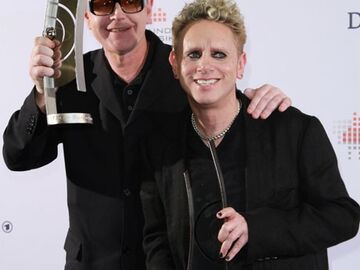 Martin Gore und Andrew Fletcher von "Depeche Mode" freuten sich über die Auszeichnung als beste Rock/Pop Gruppe international. Frontmann Dave Gahan blieb jedoch zuhause
