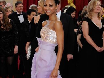 Zoë SaldaÃ±a spaltete die Mode-Kritiker: Die einen liebten das Givenchy-Kleid der 31-jÃ¤hrigen "Avatar"-Schauspielerin, die anderen empfanden ihre violette Farbpallette zu gewagt