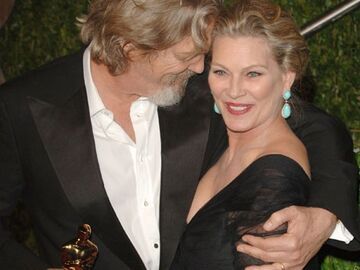 Er kann sein Glück kaum fassen: Jeff Bridges freut sich gemeinsam mit Ehefrau Susan über seine Auszeichnung als bester Schauspieler