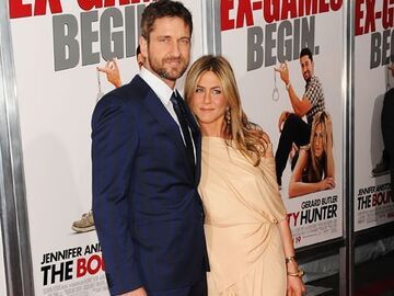Jennifer Aniston schmiegt sich an ihren Filmkollegen Gerard Butler