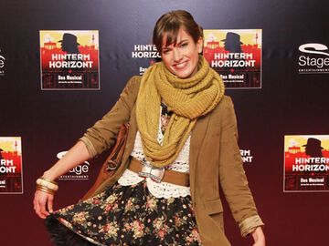Ein Knicks für die Musik-Ikone: GZSZ-Schauspielerin Isabell Horn