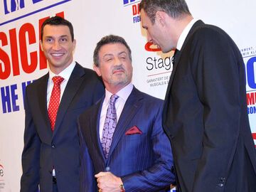 Wladimir Klitschko, Sylvester Stallone, Vitali Klitschko feiern den Start ihres Musicals in Hamburg