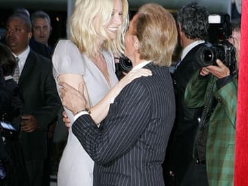 Herzliche Begrüßung: Schauspielerin Gwyneth Paltrow und Valentino