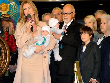 Celine Dion mit ihrem verstorbenen Ehemann und ihren drei Söhnen