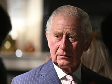 Prinz Charles schaut traurig