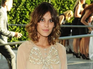 Wenn sich die Modeszene trifft, dann darf sie auf keine Fall fehlen: Moderatorin Alexa Chung 
