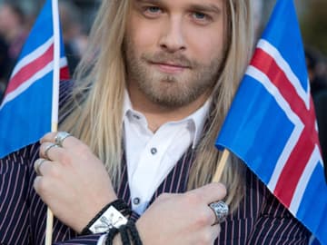 Die Ankunft der Teilnehmer: Eythor Ingi tritt mit dem Song "Ég á lÃ­f" ("Ich habe ein Leben") für Island an